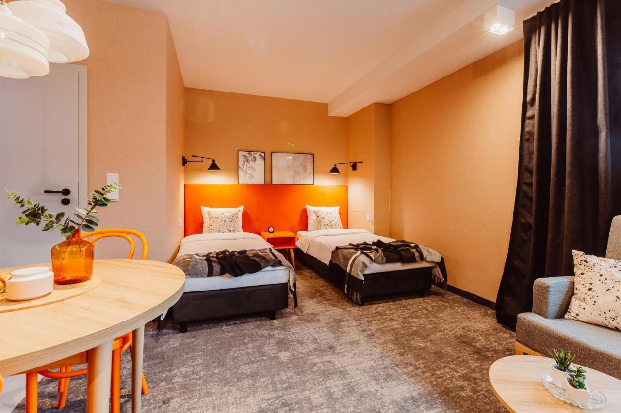 Mosquito Silesia Apartments คาโตวีตเซ ภายนอก รูปภาพ